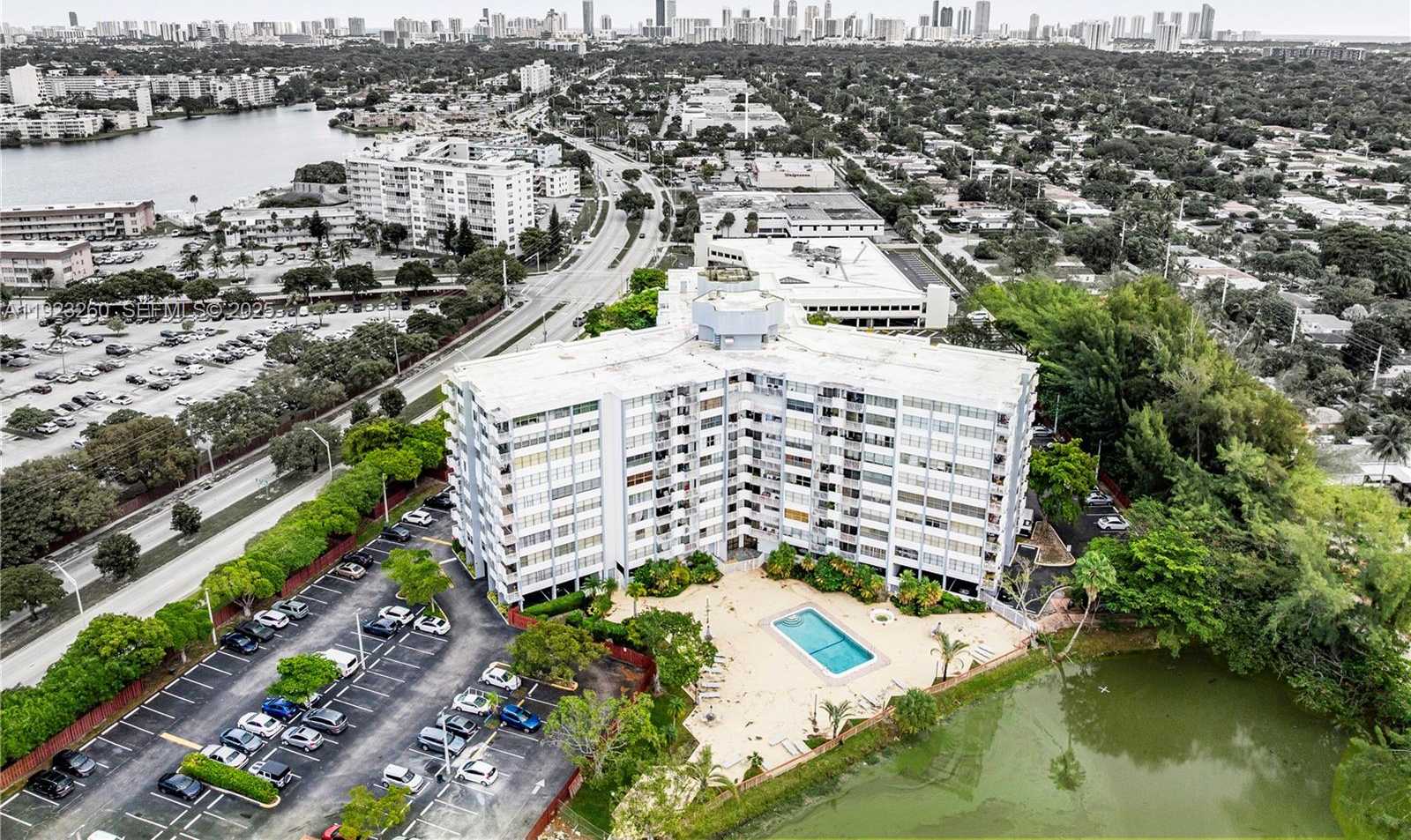 Small Image of 1300 NORTH EAST MIAMI GARDENS DR #512E, Miami Number 1