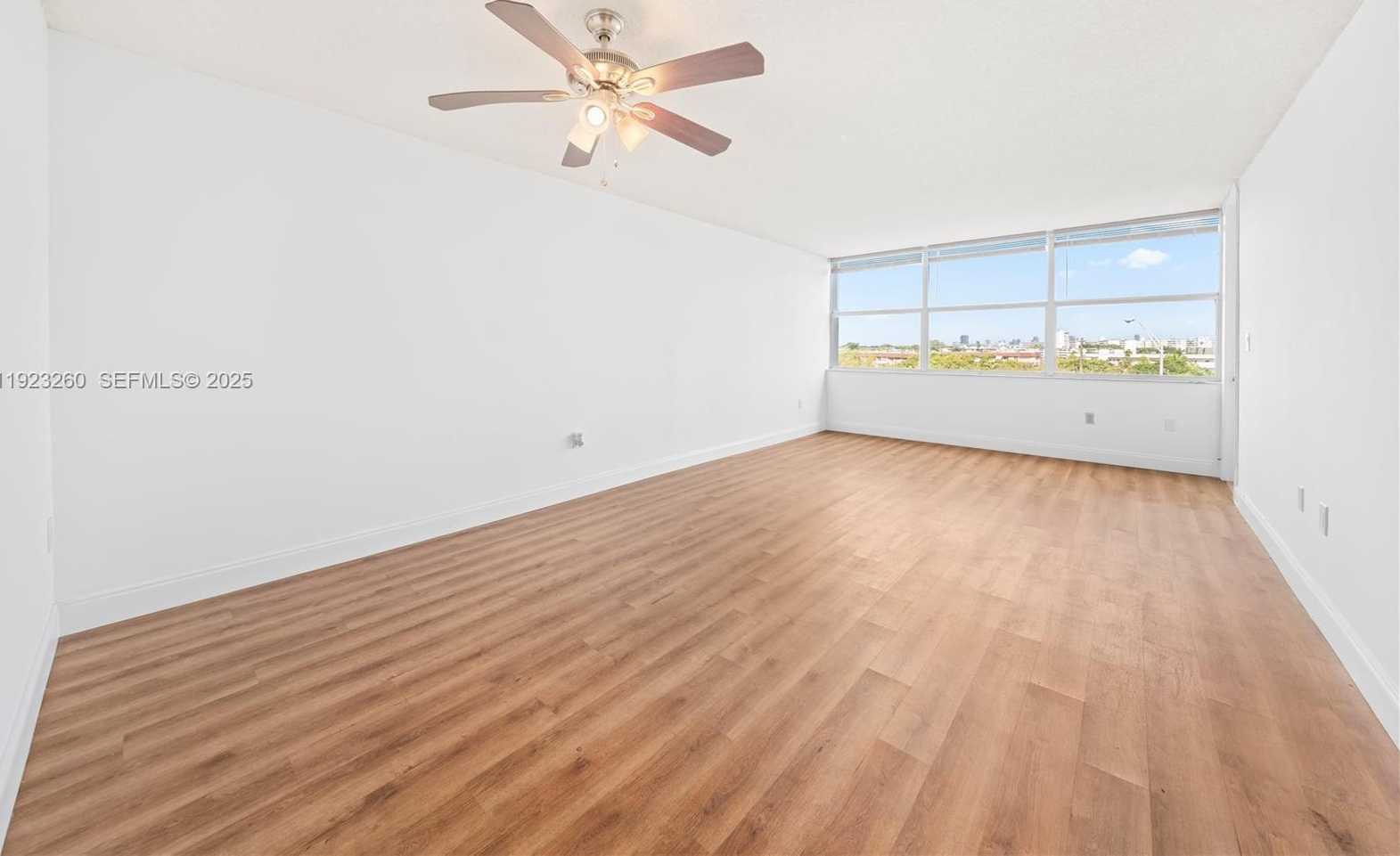 Small Image of 1300 NORTH EAST MIAMI GARDENS DR #512E, Miami Number 15