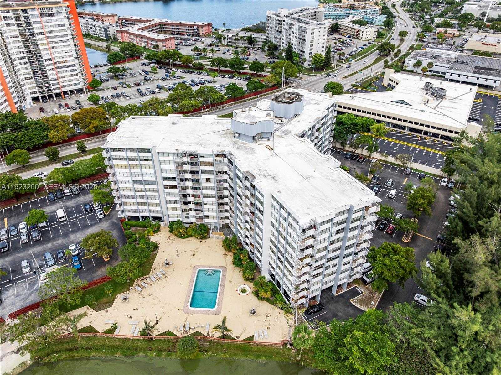 Small Image of 1300 NORTH EAST MIAMI GARDENS DR #512E, Miami Number 2