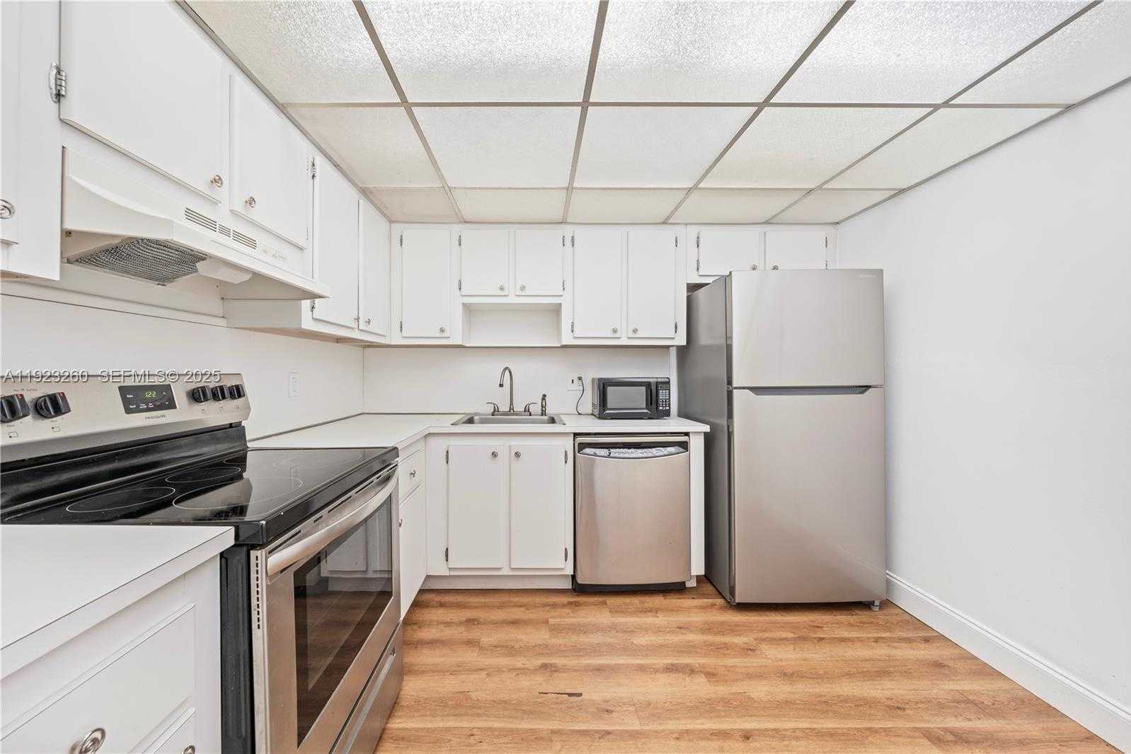 Small Image of 1300 NORTH EAST MIAMI GARDENS DR #512E, Miami Number 6