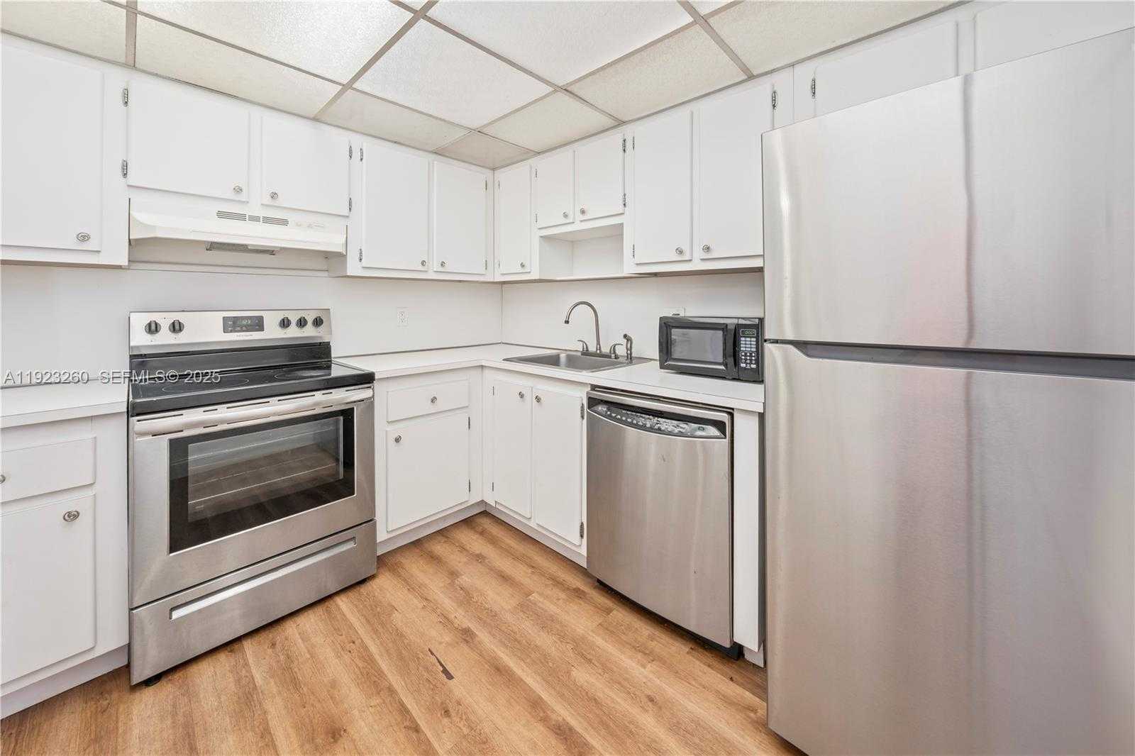 Small Image of 1300 NORTH EAST MIAMI GARDENS DR #512E, Miami Number 7