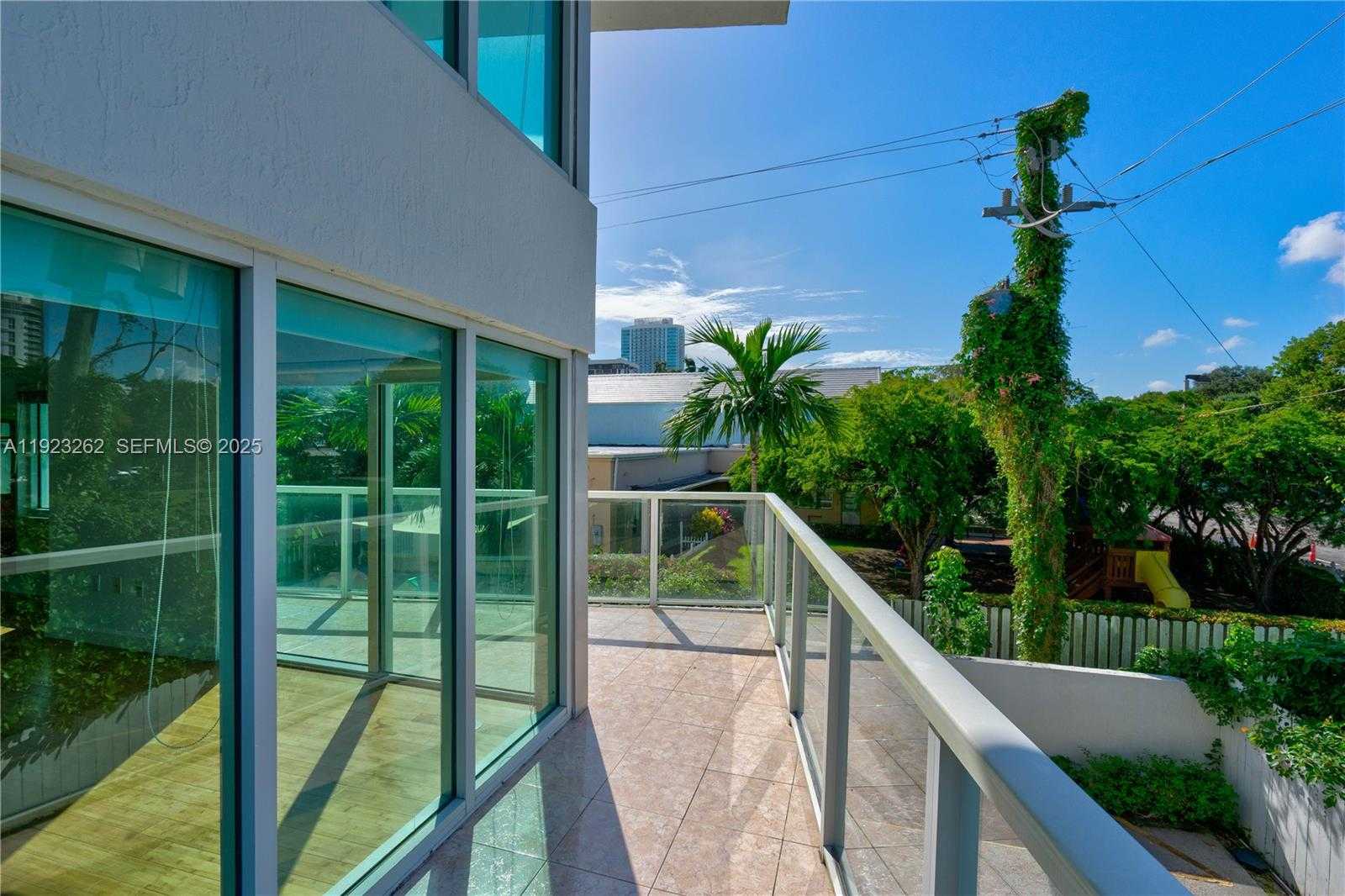 Small Image of 1650 BRICKELL AVE #106, Miami Number 10