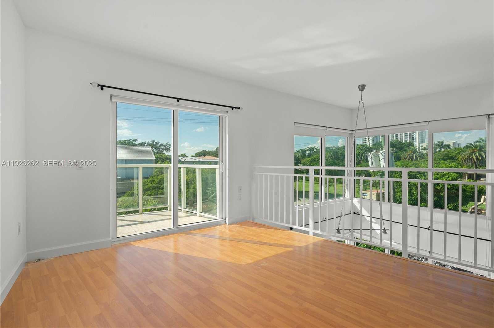 Small Image of 1650 BRICKELL AVE #106, Miami Number 4