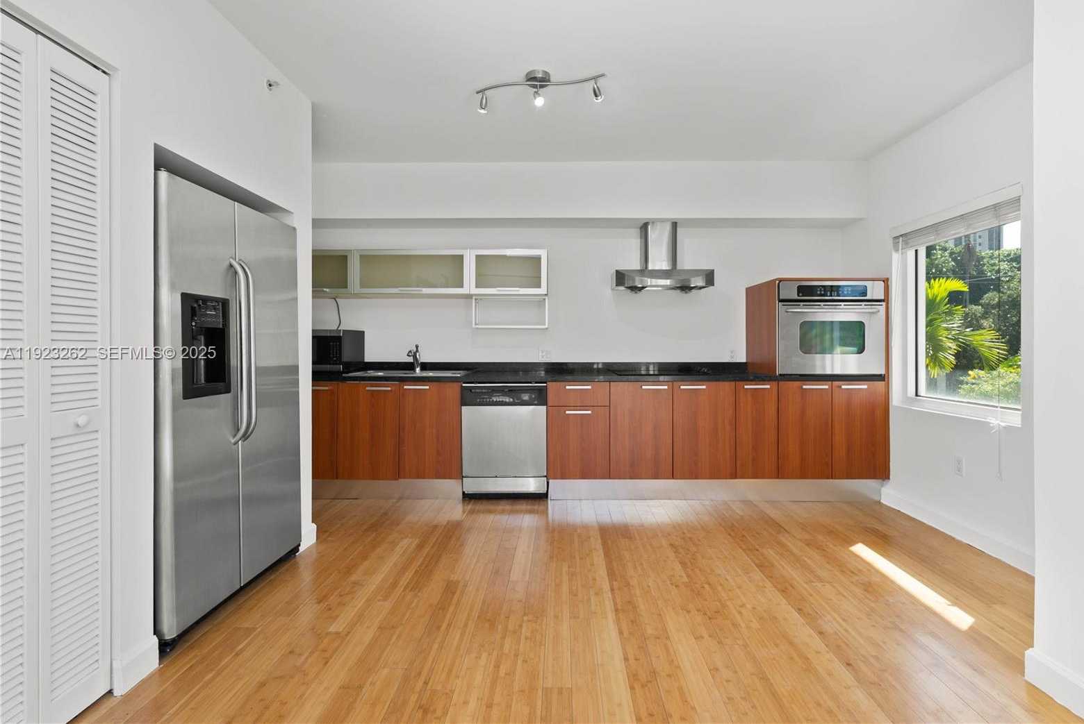 Small Image of 1650 BRICKELL AVE #106, Miami Number 5