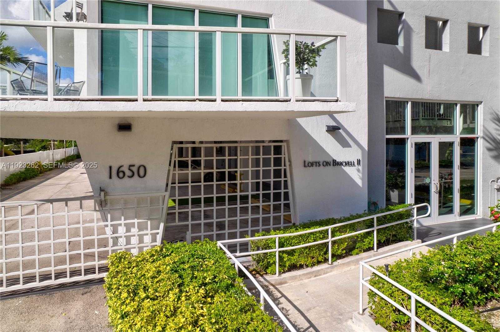 Small Image of 1650 BRICKELL AVE #106, Miami Number 7