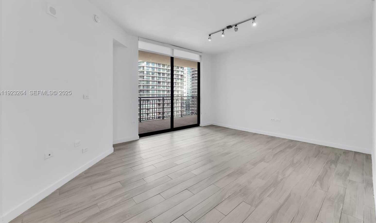 Small Image of 999 SOUTH WEST 1ST AVE #2801, Miami Number 4