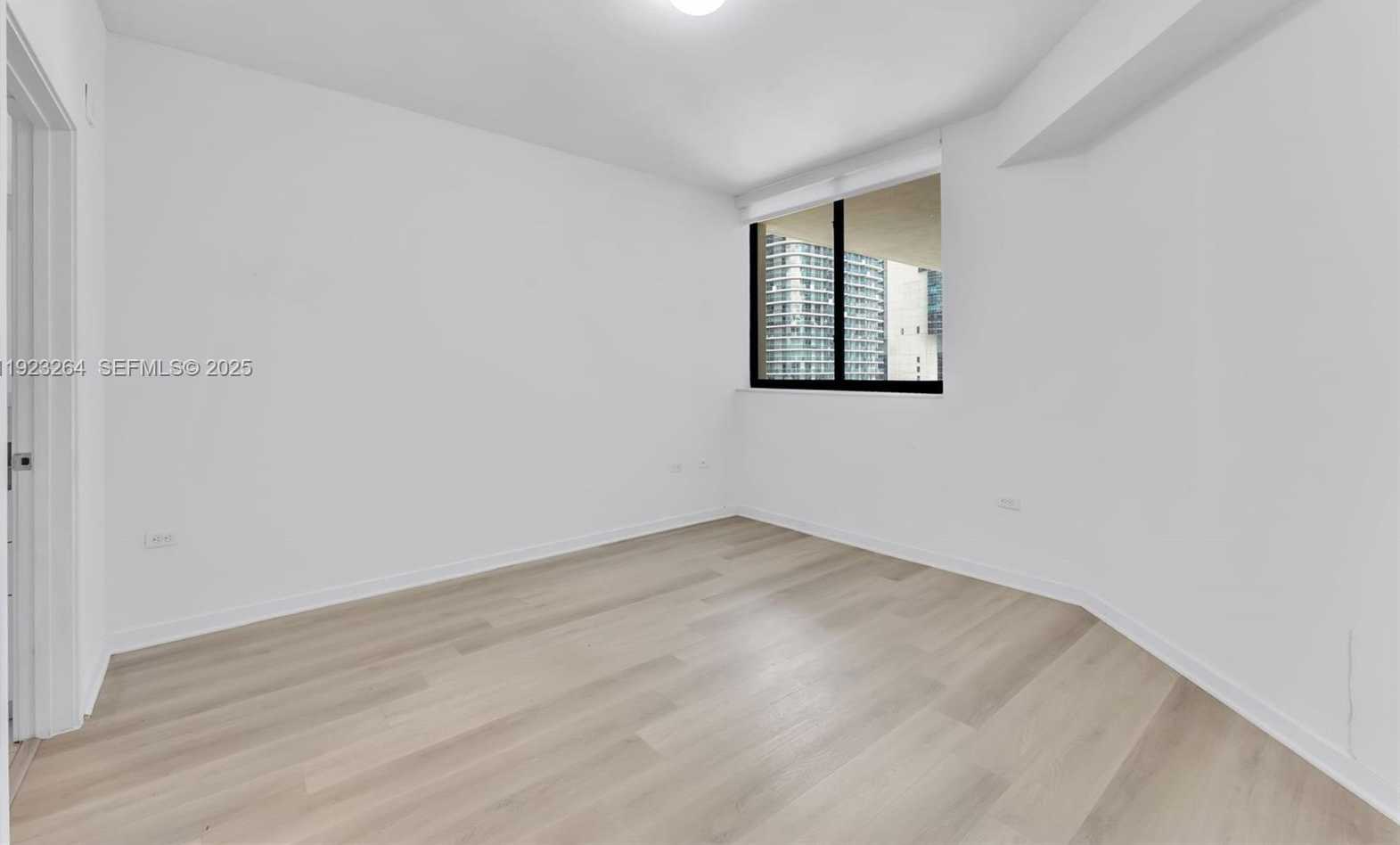 Small Image of 999 SOUTH WEST 1ST AVE #2801, Miami Number 7