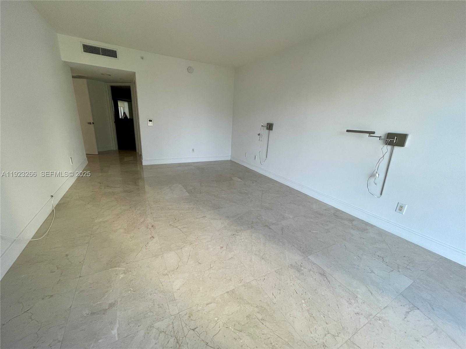 Small Image of 21055 YACHT CLUB DR #610, Aventura Number 10