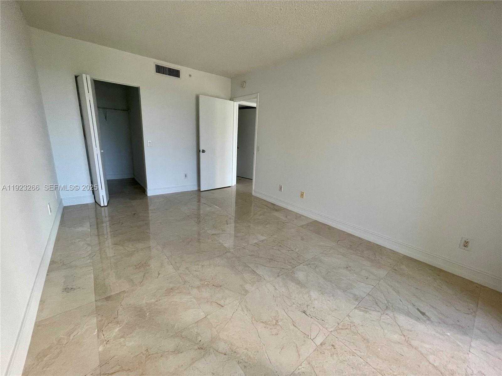 Small Image of 21055 YACHT CLUB DR #610, Aventura Number 13