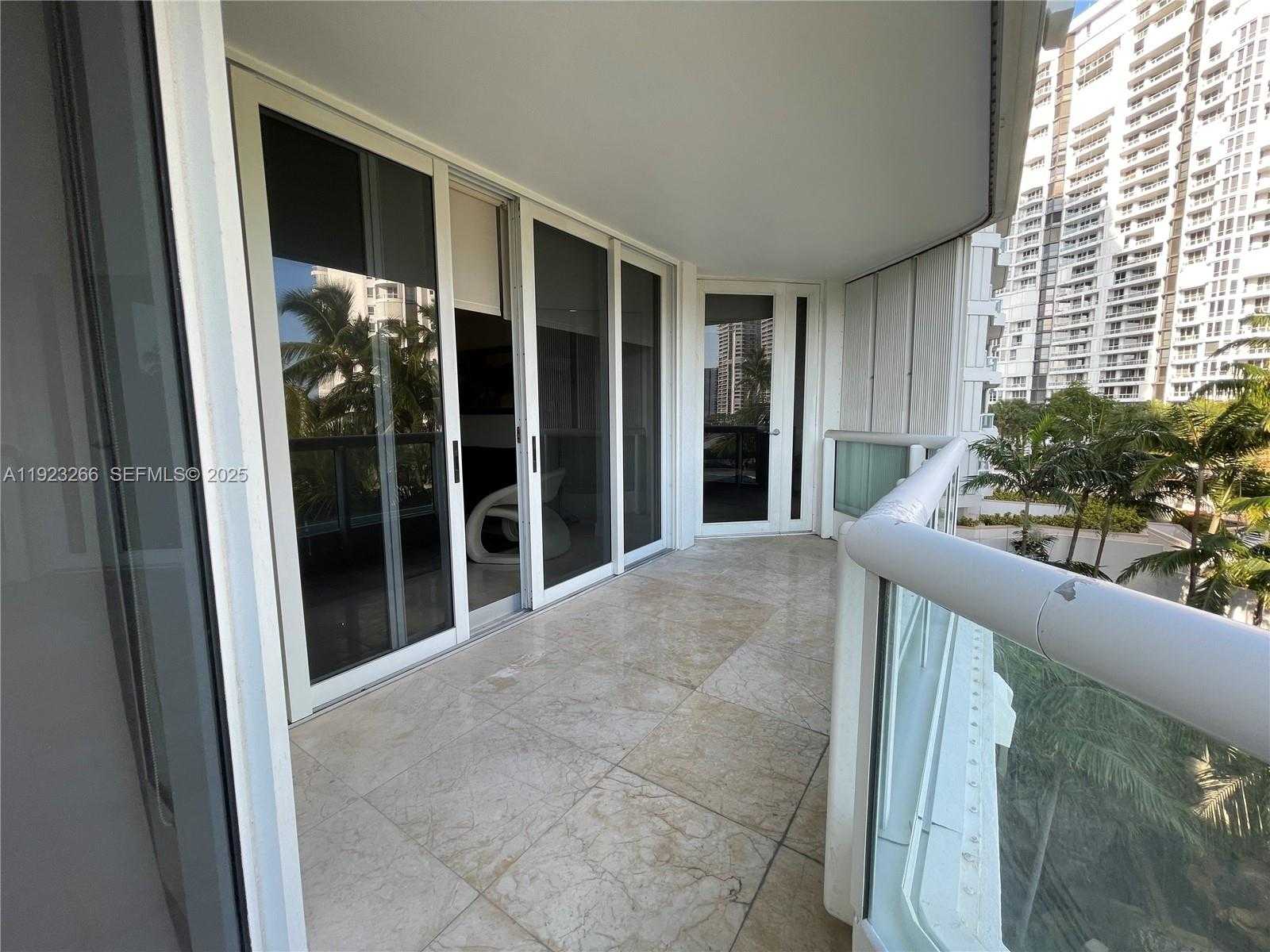 Small Image of 21055 YACHT CLUB DR #610, Aventura Number 16