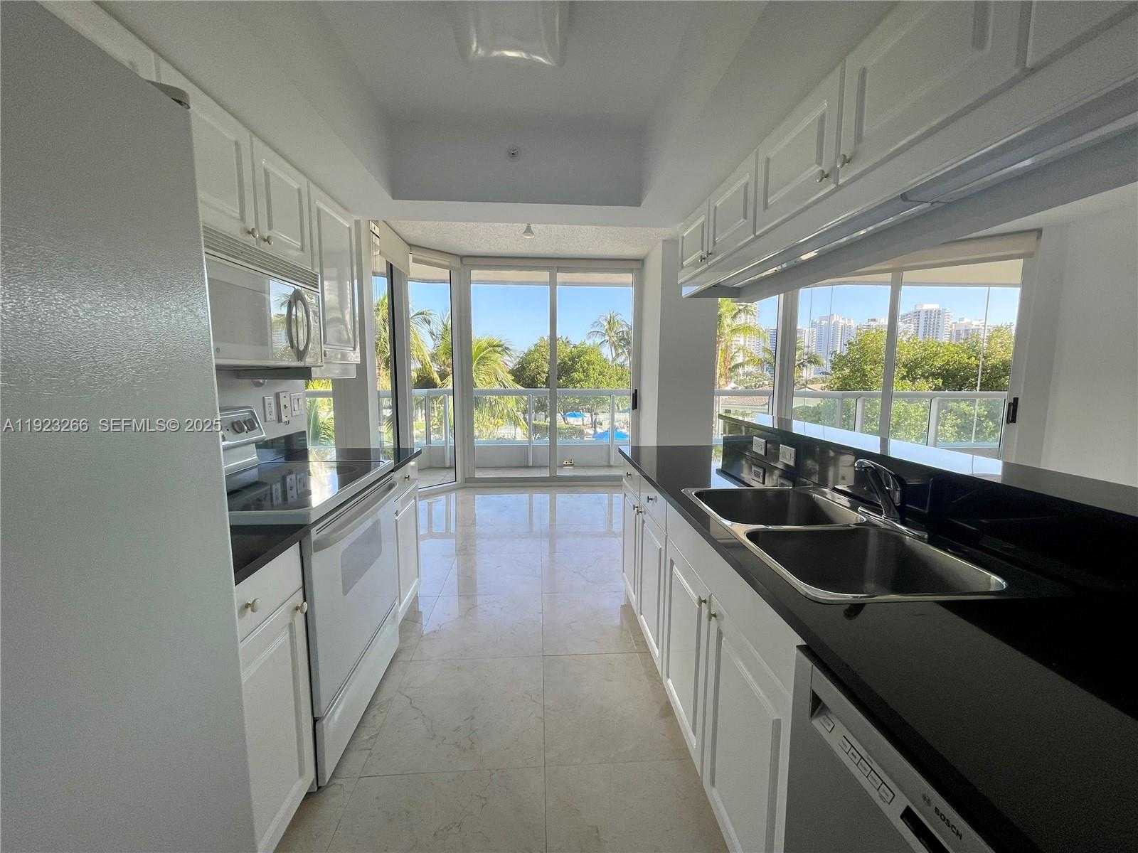 Small Image of 21055 YACHT CLUB DR #610, Aventura Number 6
