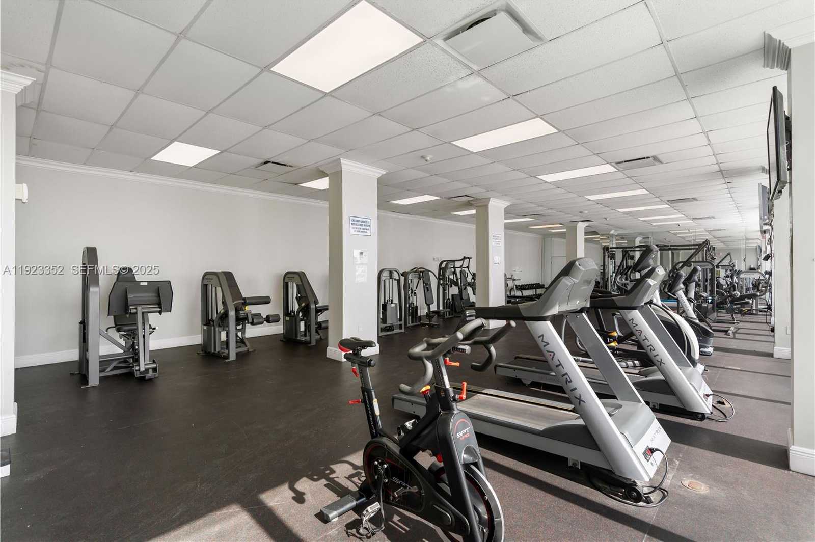 Small Image of 7135 COLLINS AVE #PH31, Miami Beach Number 10