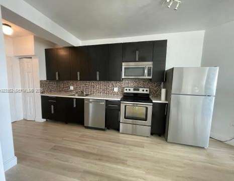 Small Image of 7135 COLLINS AVE #PH31, Miami Beach Number 3