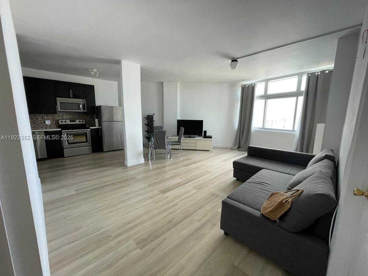 Small Image of 7135 COLLINS AVE #PH31, Miami Beach Number 4