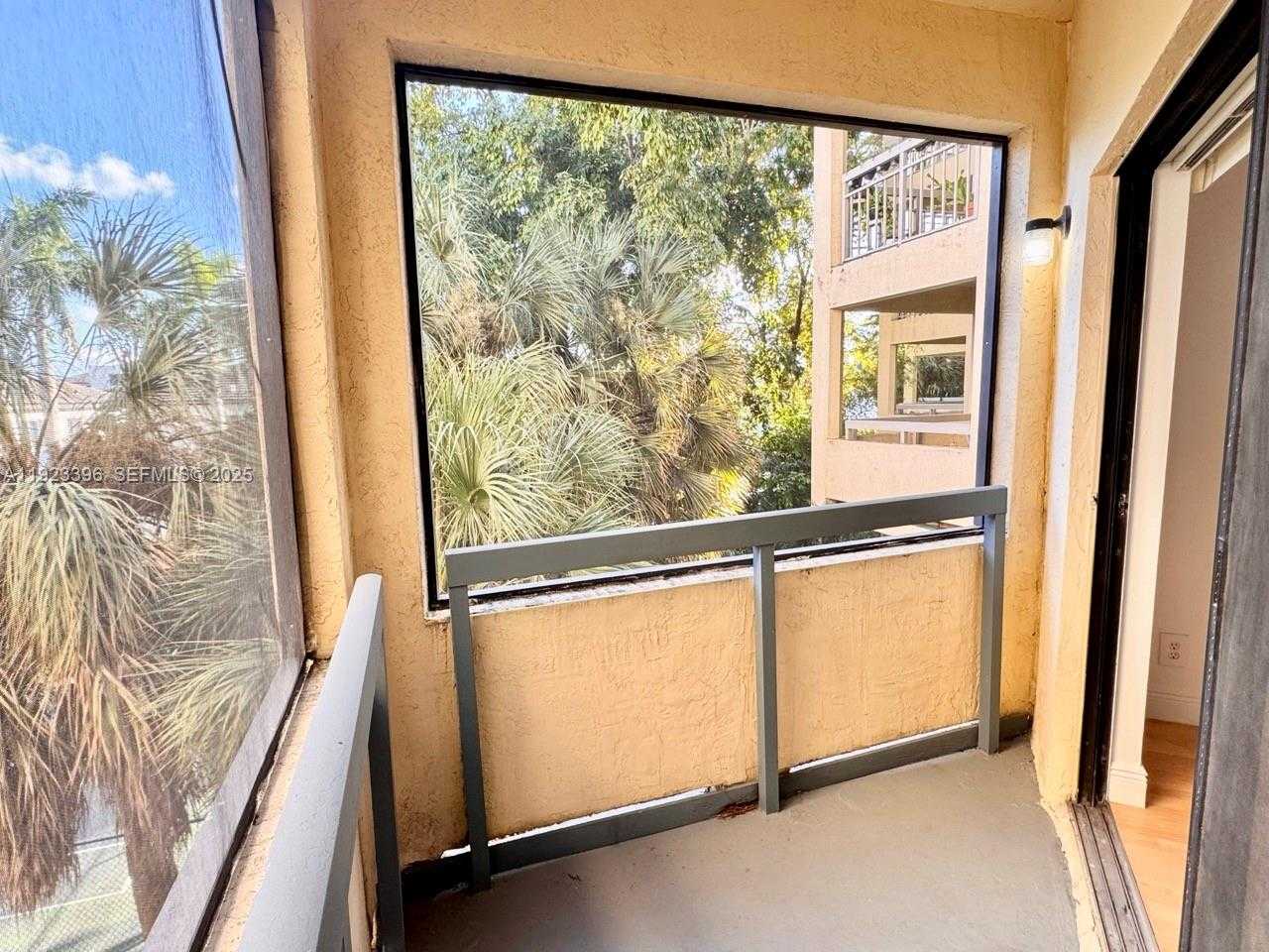 Small Image of 8290 LAKE DR #309, Doral Number 15