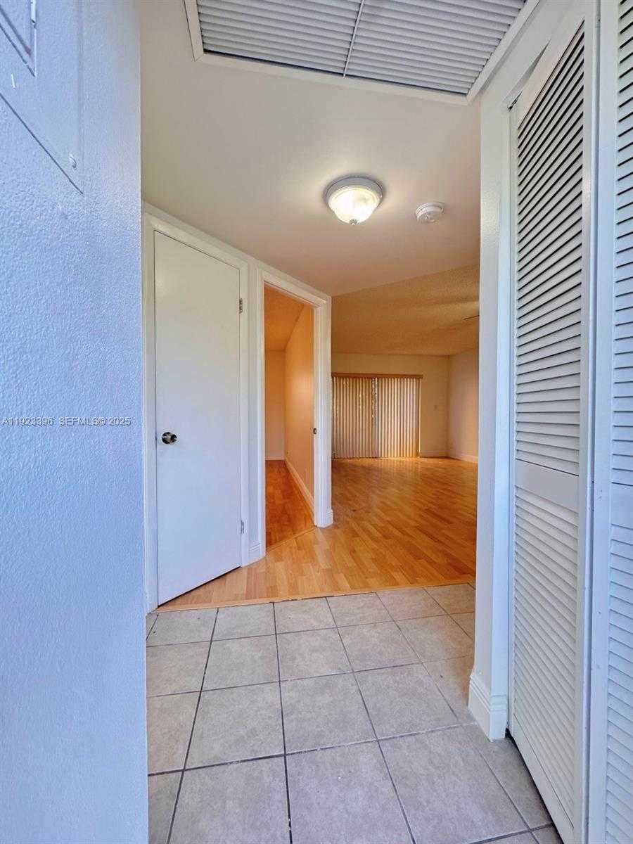 Small Image of 8290 LAKE DR #309, Doral Number 2