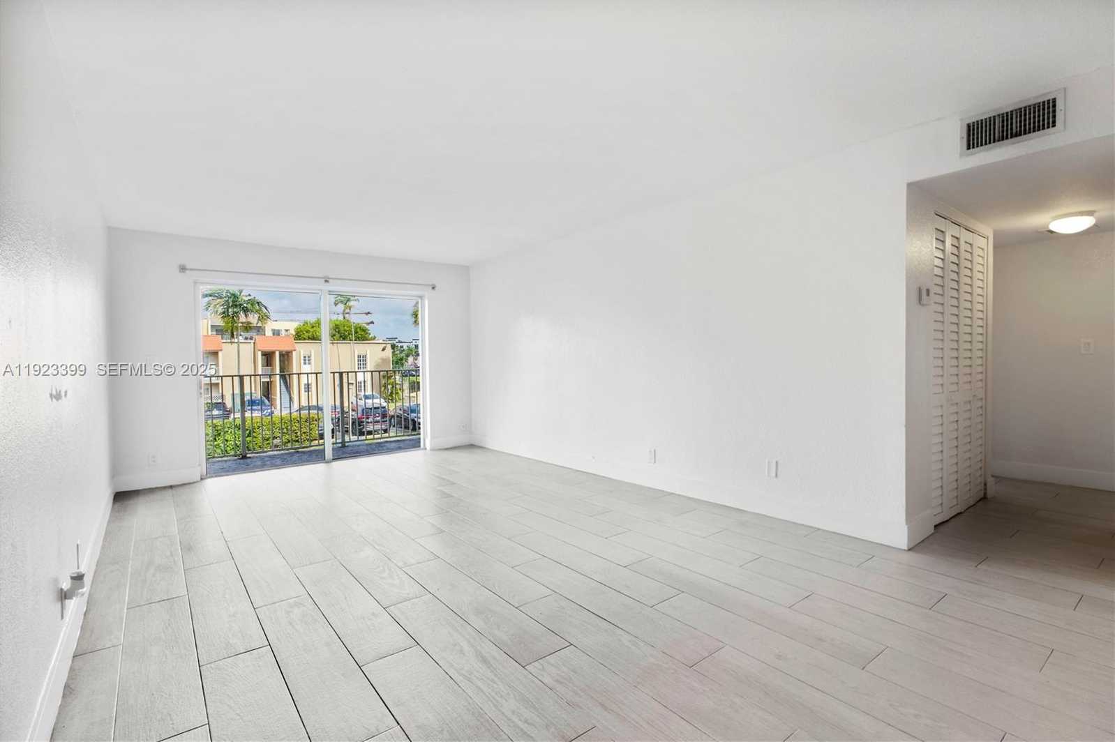 Small Image of 5201 GENEVA WAY #211, Doral Number 11