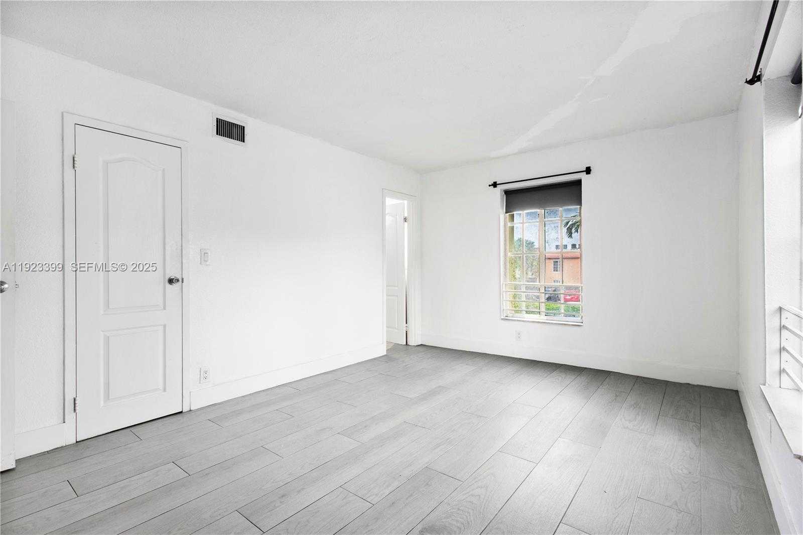 Small Image of 5201 GENEVA WAY #211, Doral Number 17