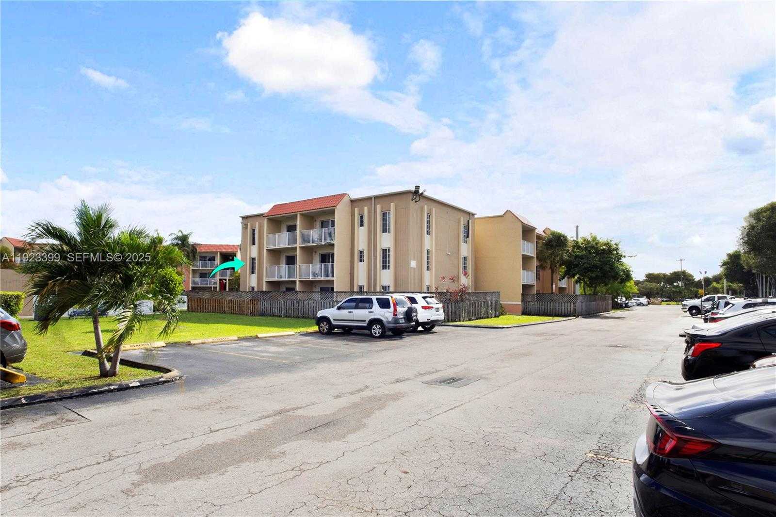 Small Image of 5201 GENEVA WAY #211, Doral Number 2