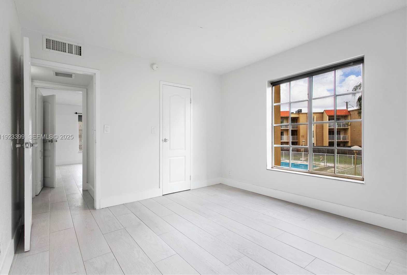 Small Image of 5201 GENEVA WAY #211, Doral Number 20