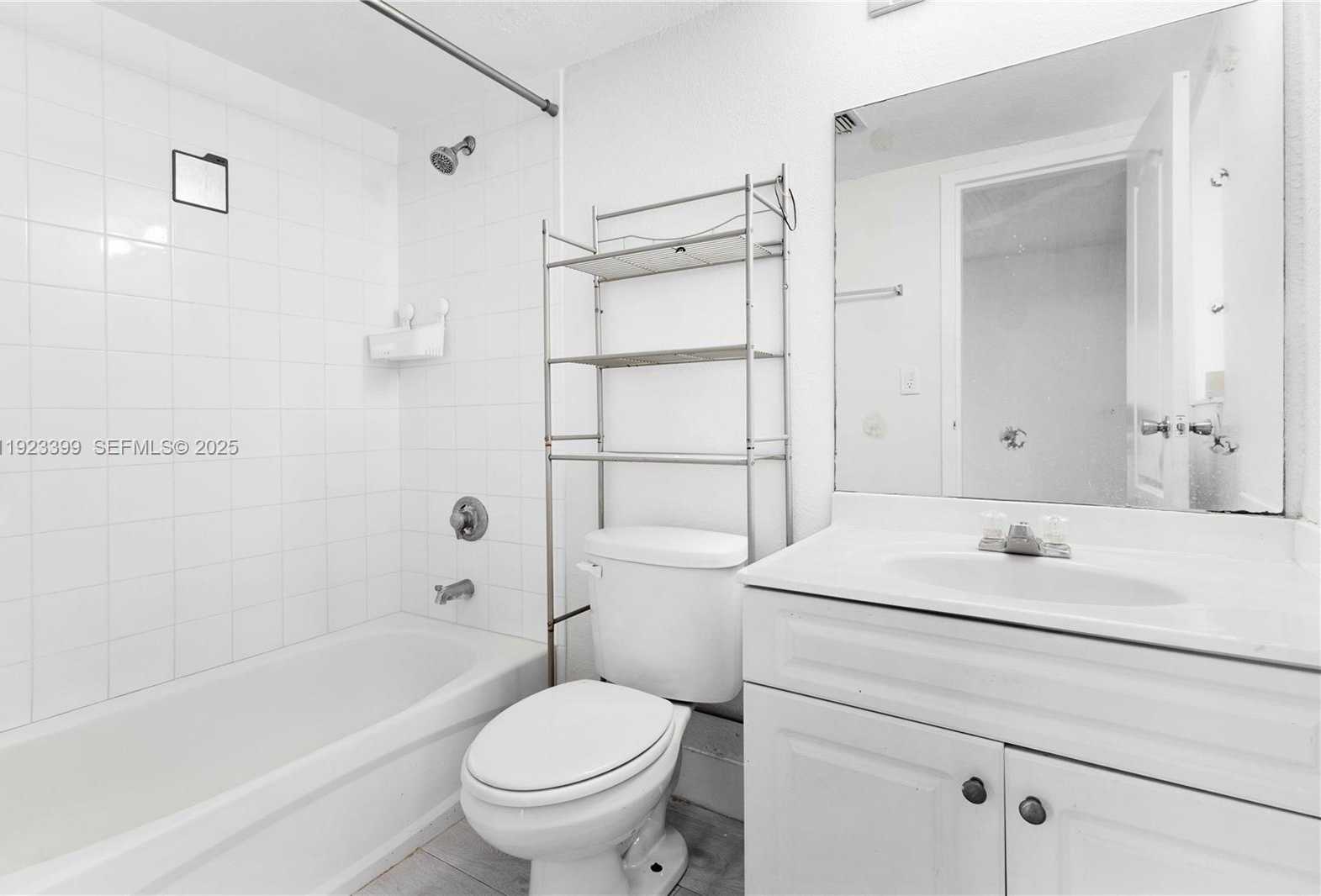 Small Image of 5201 GENEVA WAY #211, Doral Number 23