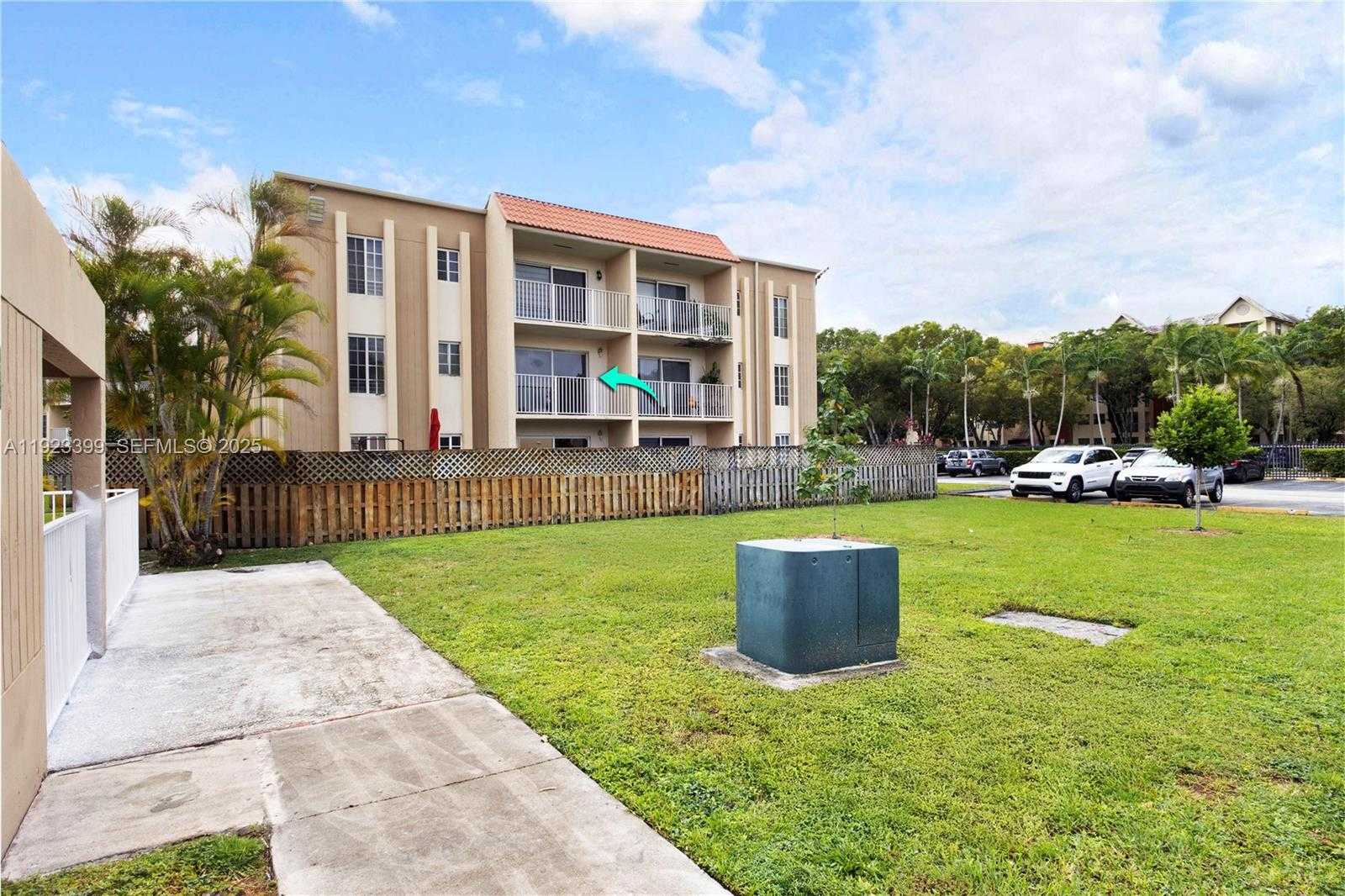 Small Image of 5201 GENEVA WAY #211, Doral Number 3