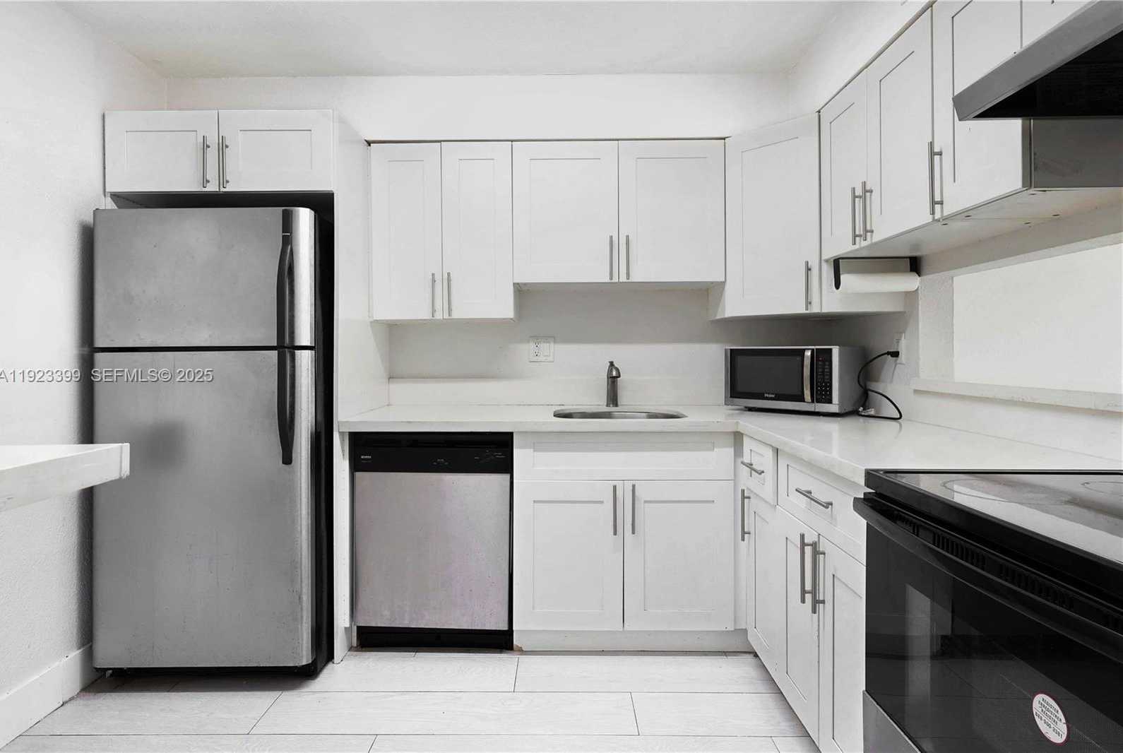 Small Image of 5201 GENEVA WAY #211, Doral Number 7