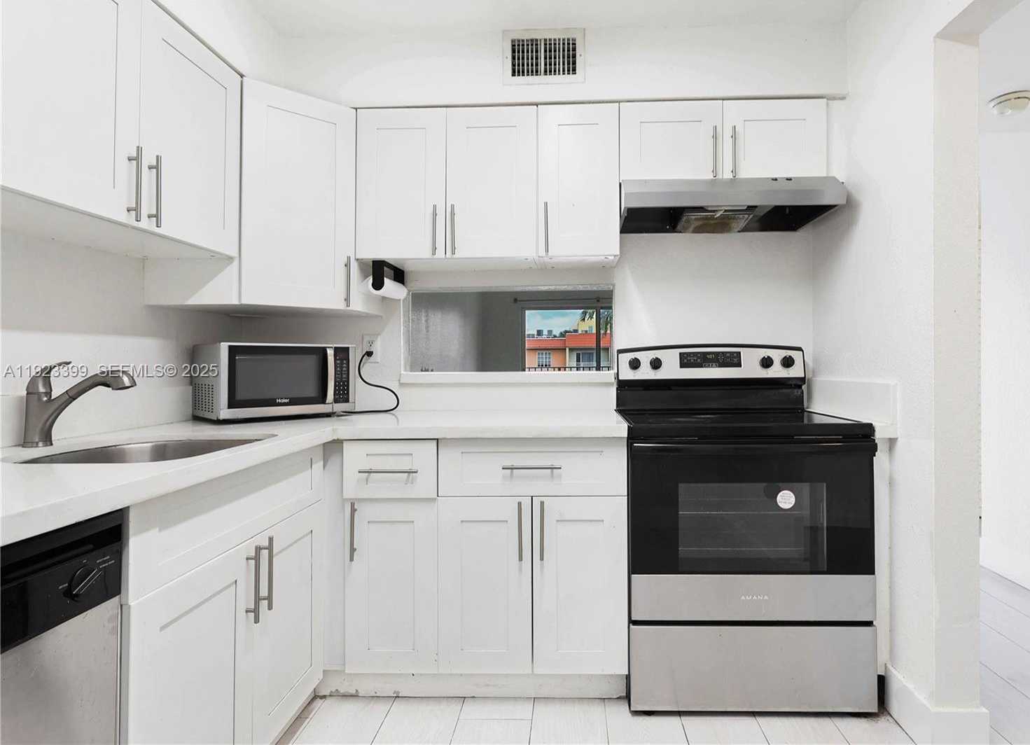 Small Image of 5201 GENEVA WAY #211, Doral Number 9