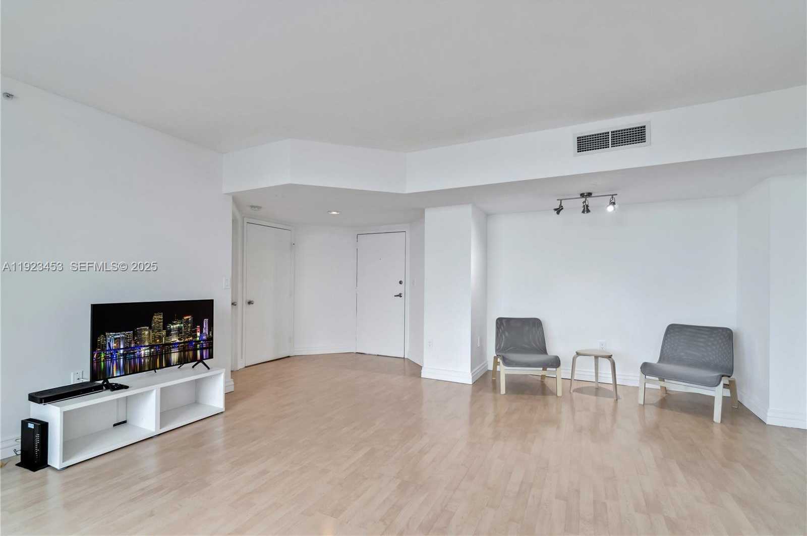 Small Image of 1330 WEST AVE #1009, Miami Beach Number 10