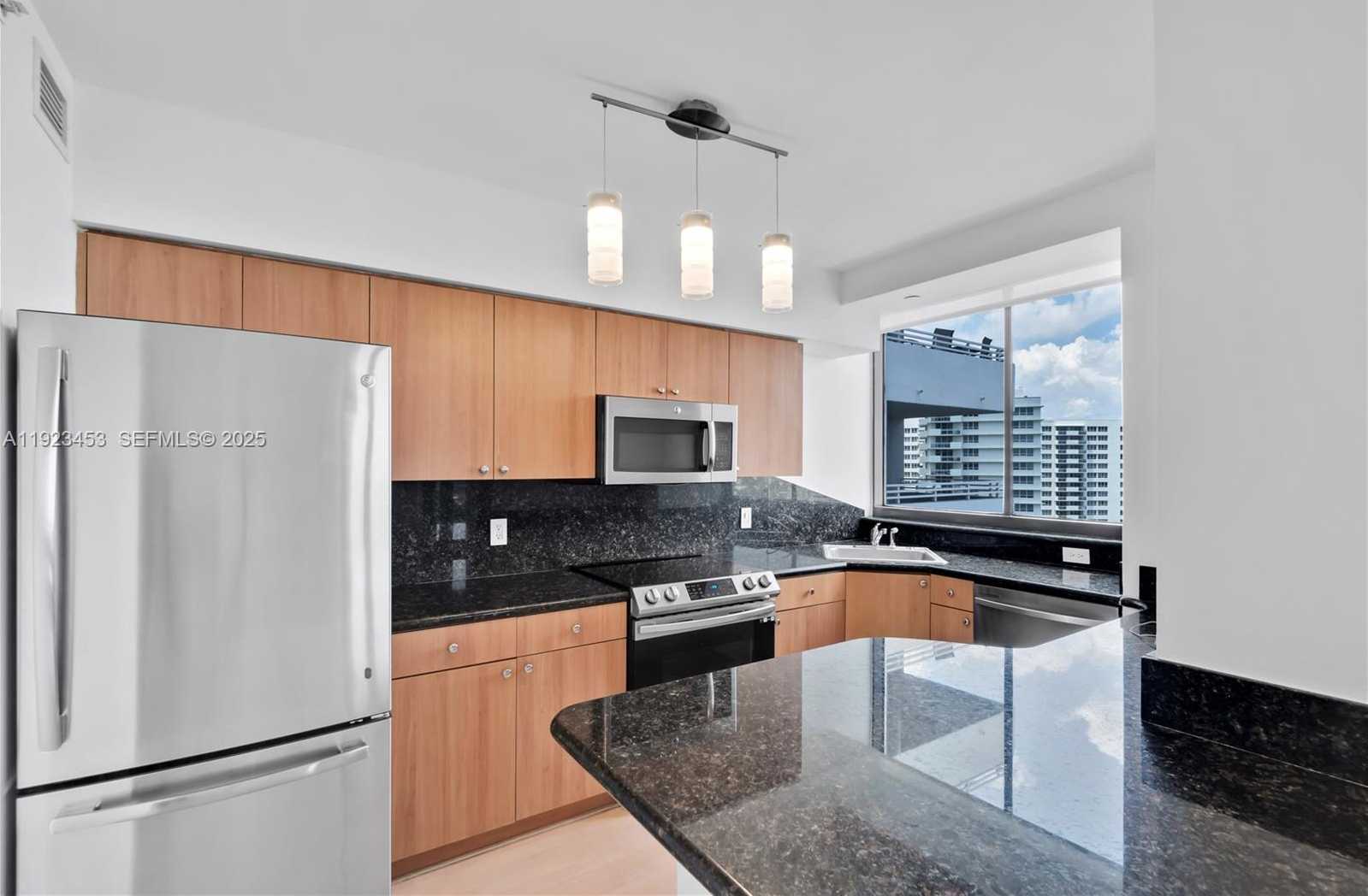Small Image of 1330 WEST AVE #1009, Miami Beach Number 11