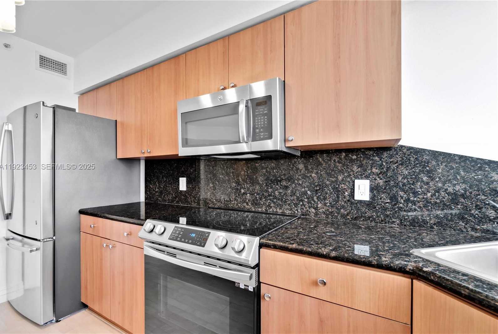 Small Image of 1330 WEST AVE #1009, Miami Beach Number 12