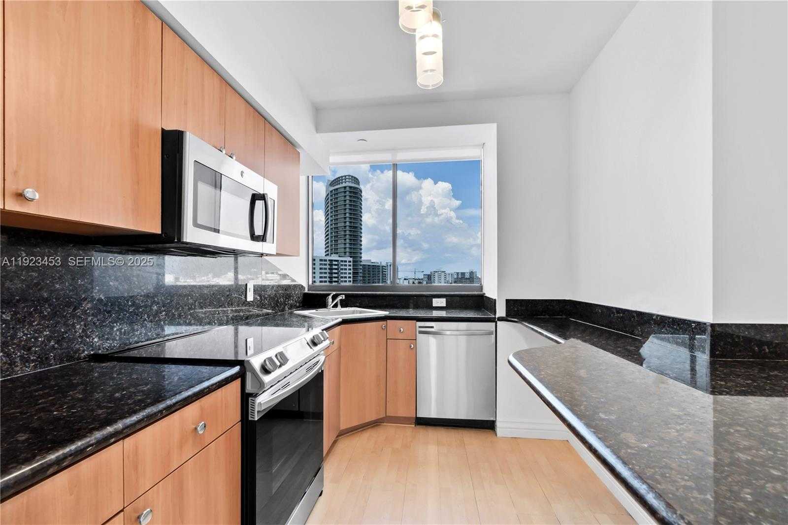 Small Image of 1330 WEST AVE #1009, Miami Beach Number 13