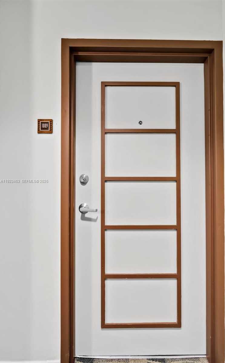 Small Image of 1330 WEST AVE #1009, Miami Beach Number 4