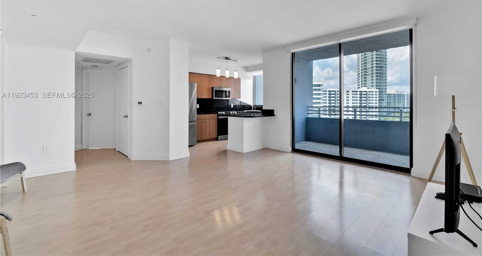 Small Image of 1330 WEST AVE #1009, Miami Beach Number 7