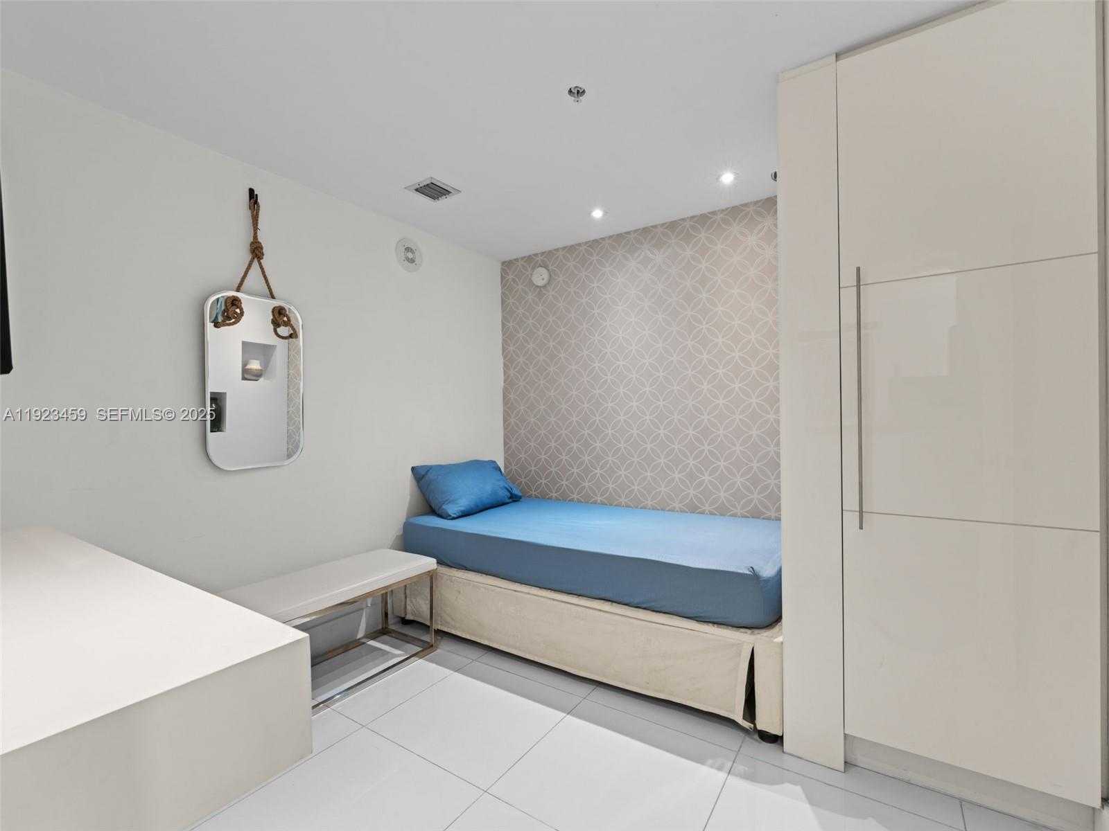 Imagen de Pequeño Objeto