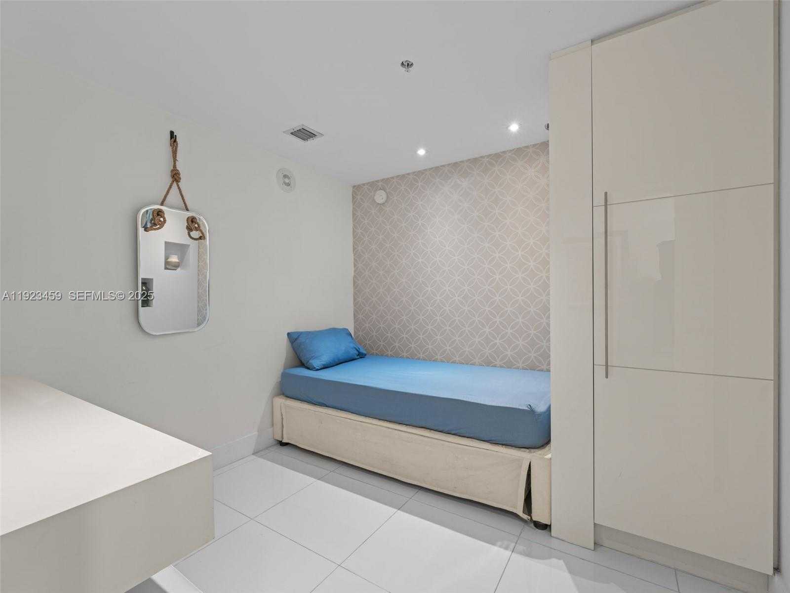 Imagen de Pequeño Objeto