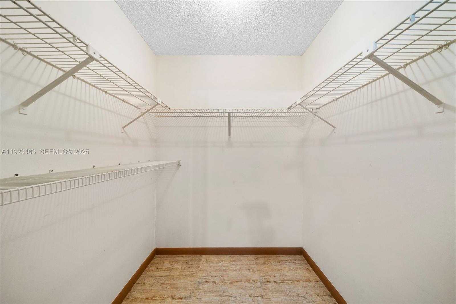 Imagen de Pequeño Objeto