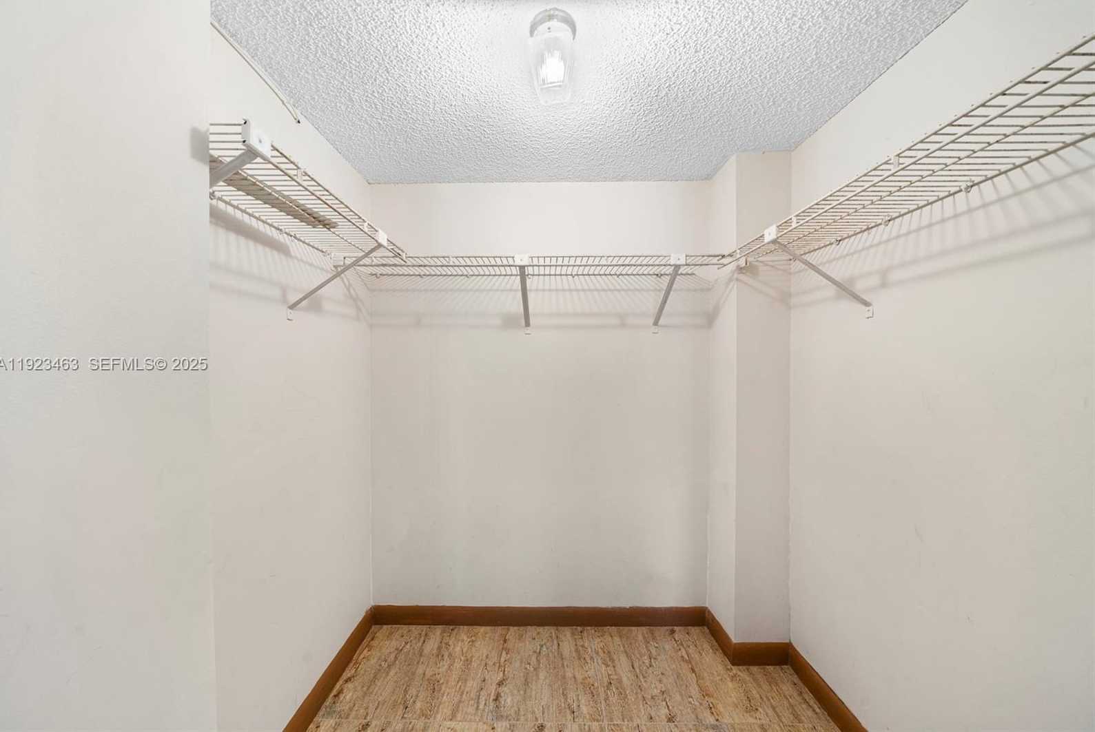 Imagen de Pequeño Objeto