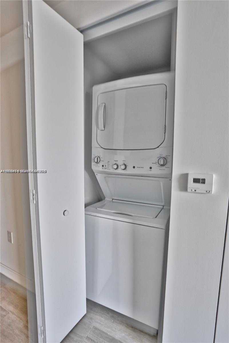 Small Image of 55 SOUTH WEST 9TH ST #1910, Miami Number 9