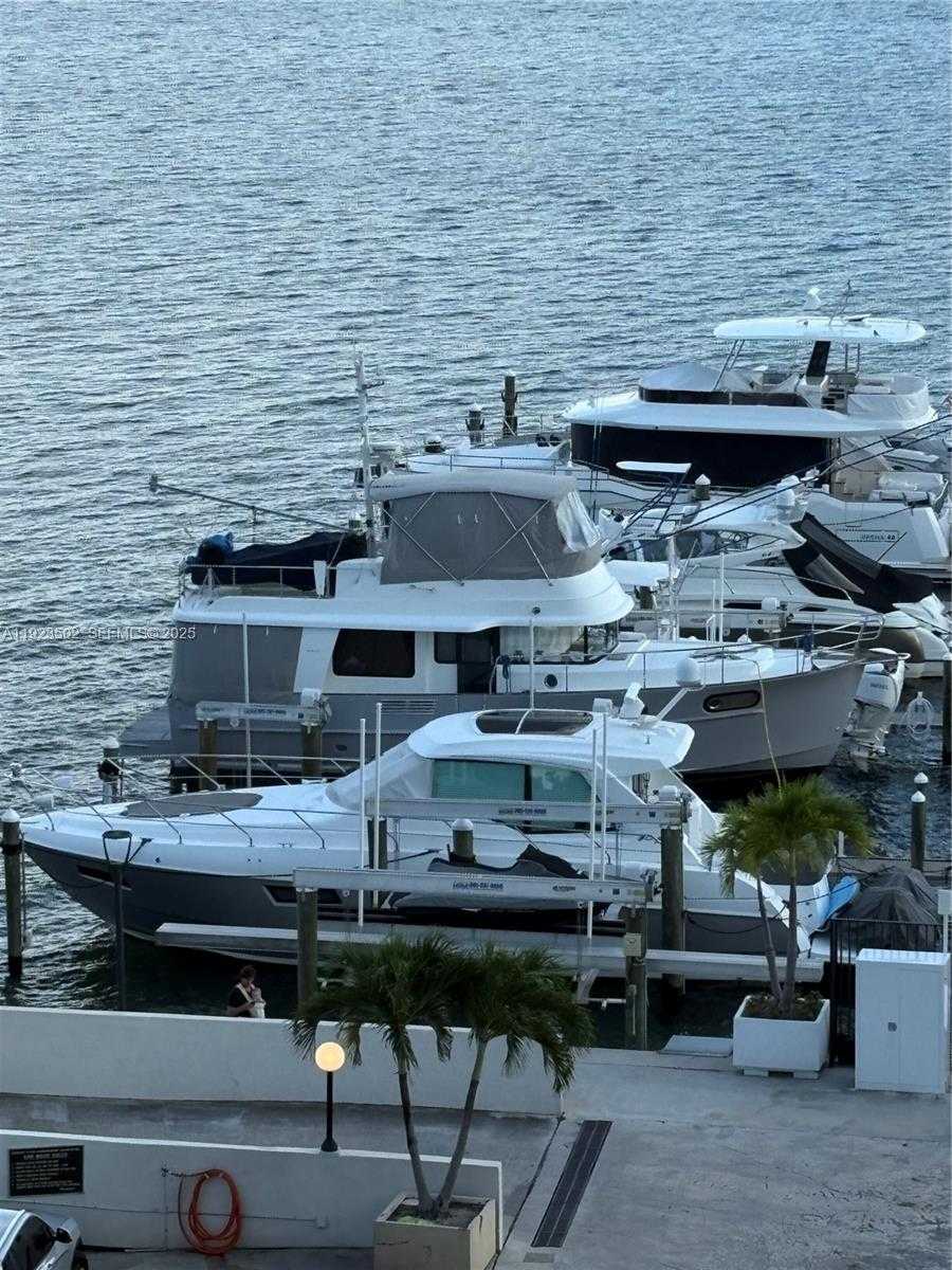 Small Image of 1865 BRICKELL AVE #A604, Miami Number 12