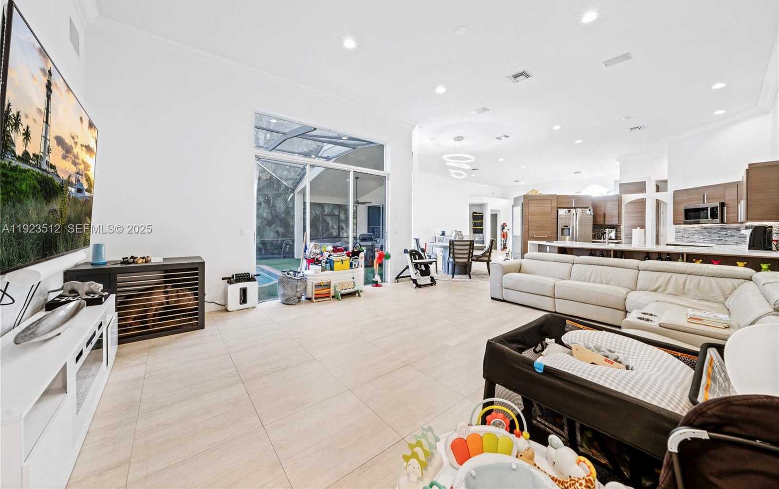 Small Image of 2994 OAKBROOK DR, Weston Number 10