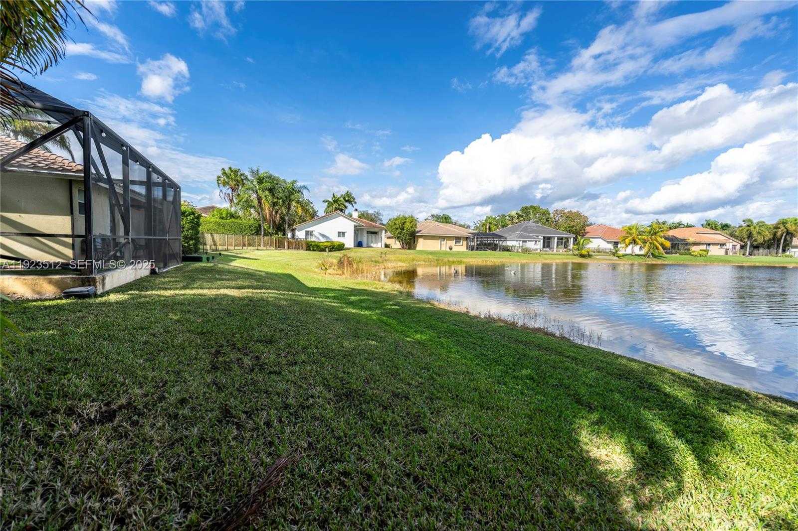 Small Image of 2994 OAKBROOK DR, Weston Number 15