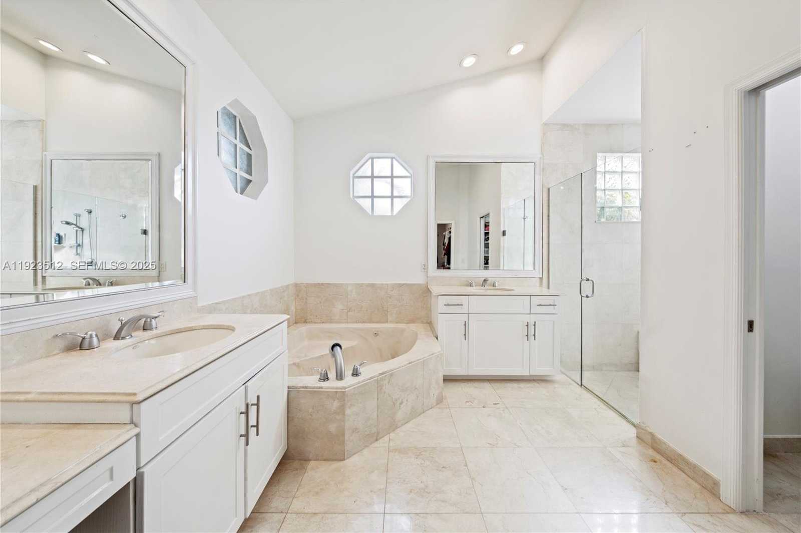 Small Image of 2994 OAKBROOK DR, Weston Number 17