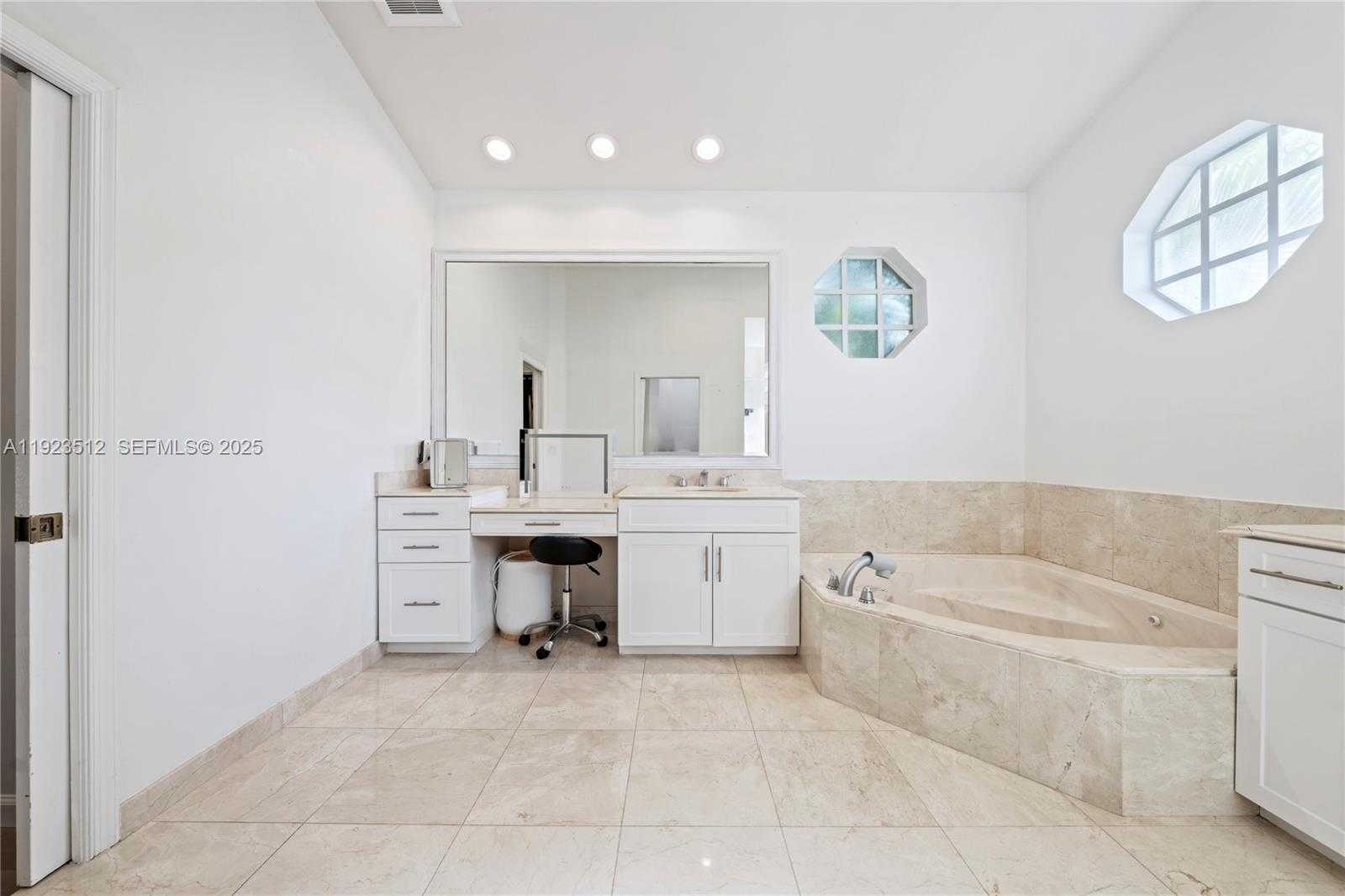 Small Image of 2994 OAKBROOK DR, Weston Number 19