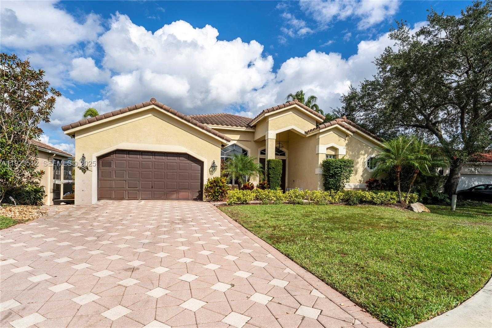 Small Image of 2994 OAKBROOK DR, Weston Number 2