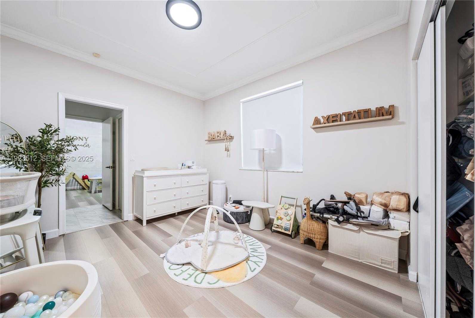 Small Image of 2994 OAKBROOK DR, Weston Number 21