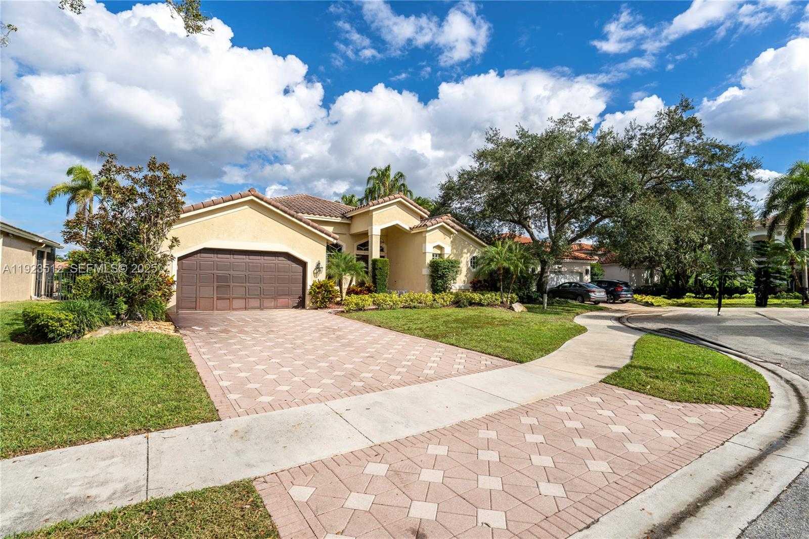 Small Image of 2994 OAKBROOK DR, Weston Number 27
