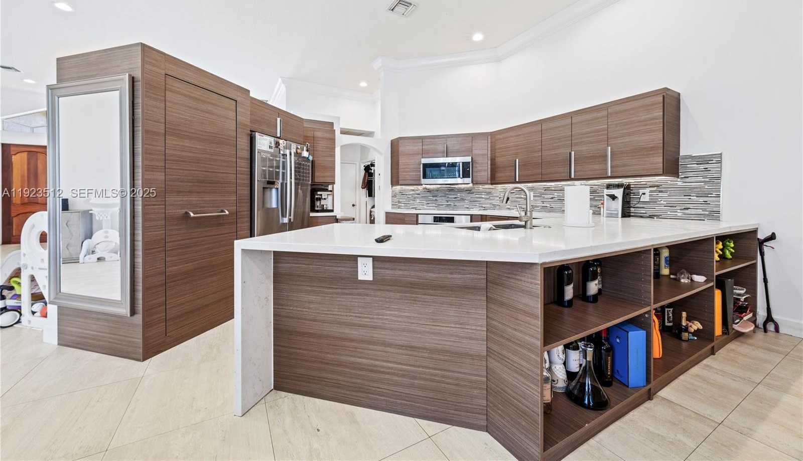 Small Image of 2994 OAKBROOK DR, Weston Number 3