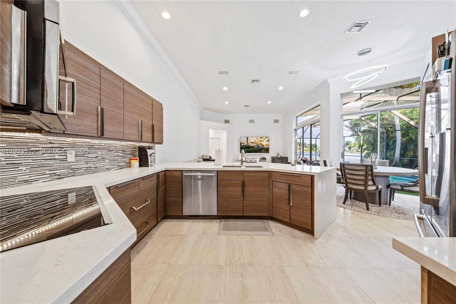 Small Image of 2994 OAKBROOK DR, Weston Number 4