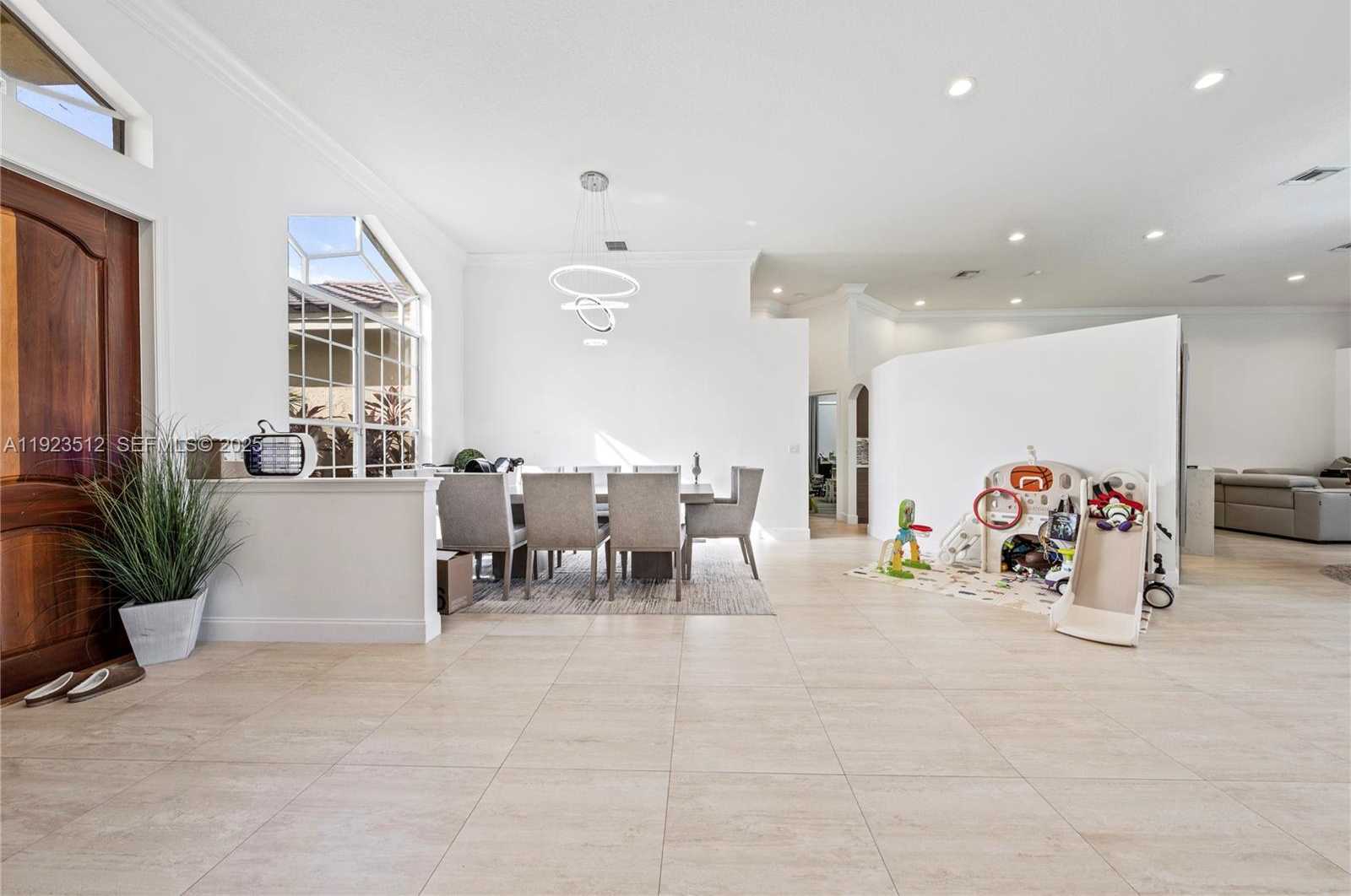 Small Image of 2994 OAKBROOK DR, Weston Number 6